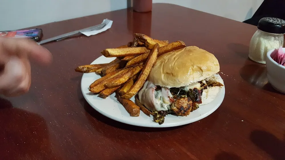 Chicken N Greens Sammich